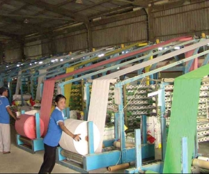 Ứng Dụng Màn CO Trong Ngành Sản Xuất Nhựa Ô Tô: Tăng Độ Bền và An Toàn