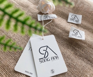 Tem nhãn PVC và tính bảo vệ thương hiệu: Lý do bạn cần đầu tư vào chất liệu này